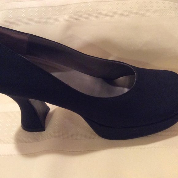 RAMPAGE Black matte 1" platform pumps; 4" curvy block heels; NWOT SIze 8.5 M. - Picture 7 of 7
